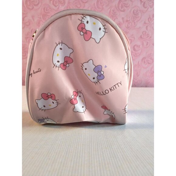 Adorable 6-Item Gift Set: Hello Kitty Cosmetic Bag, Pen, Hanger, Lip Balm & Glos - Picture 4 of 12